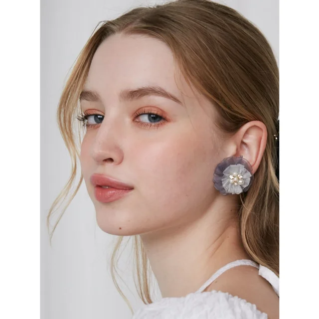 CALNAMUR SHEER 3D FLOWER BIJOU PIERCE