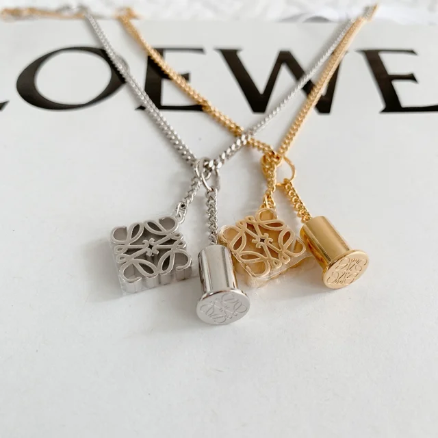 LOEWE アナグラム ネックレス