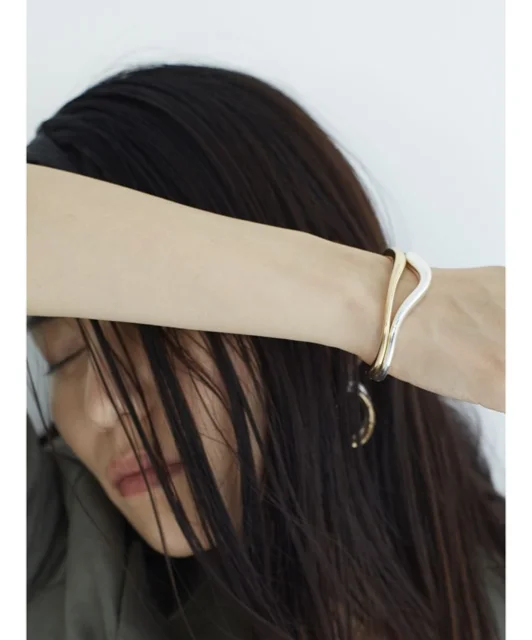Nothing And Others Nuance Curve Bangle