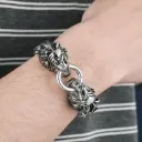 loin. chaîne bracelet