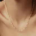 loin. chaîne necklace