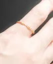 loin. chaîne ring petit