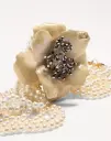 VALENTINO フルール ルミネーズ メタル x エナメル x パール x ファブリック ネックレス